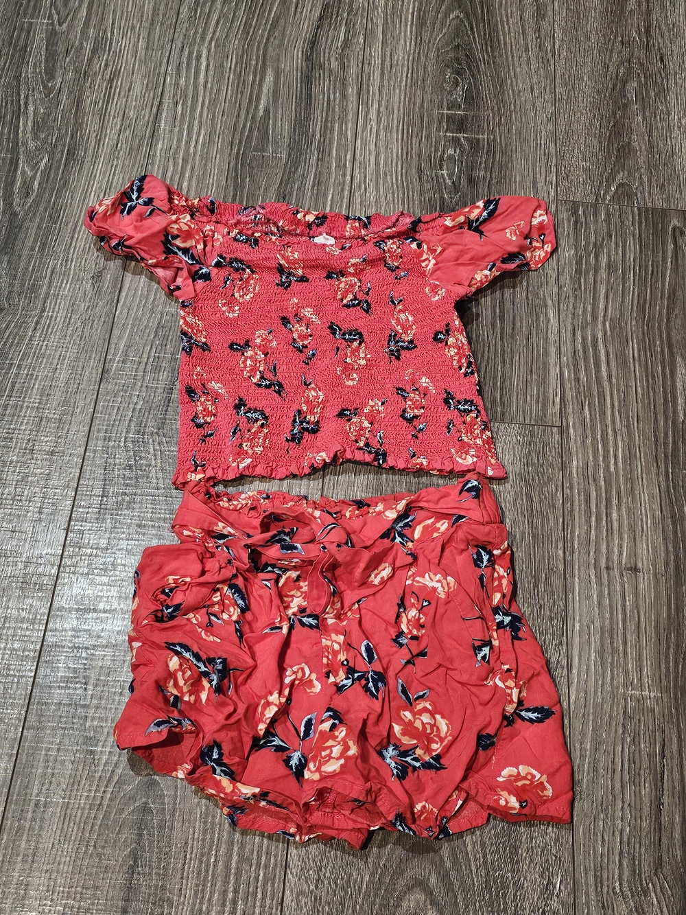 Girls Justice Two Piece Set Size 6/7 Red Floral Off-Shoulder w/matching shorts